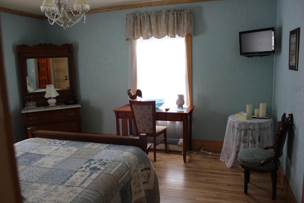 Auberge La Bonne Mine Hotel Thetford Mines Room photo