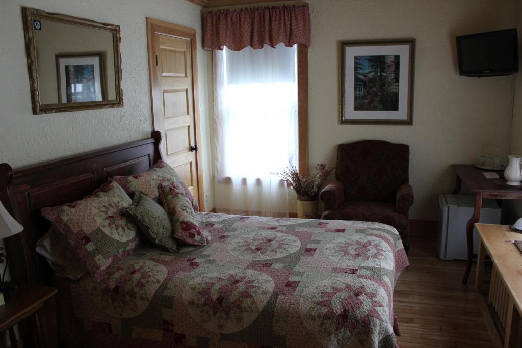 Auberge La Bonne Mine Hotel Thetford Mines Room photo